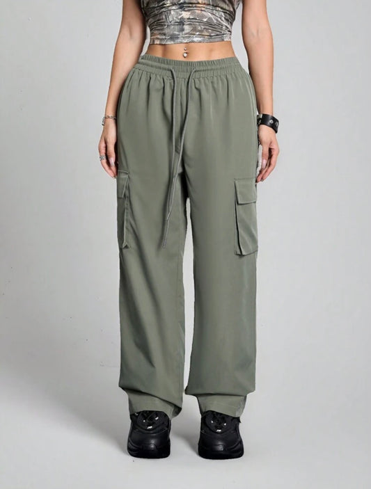 SHEIN Coolane Pantalones cargo de estilo callejero de otoño para mujer, con cintura con cordón y bolsillos con solapa, de color verde militar